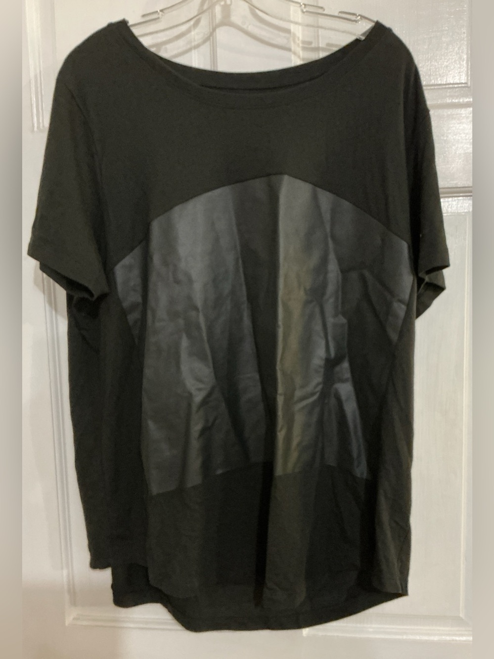 UNIVERSAL STANDARD T SHIRT - M